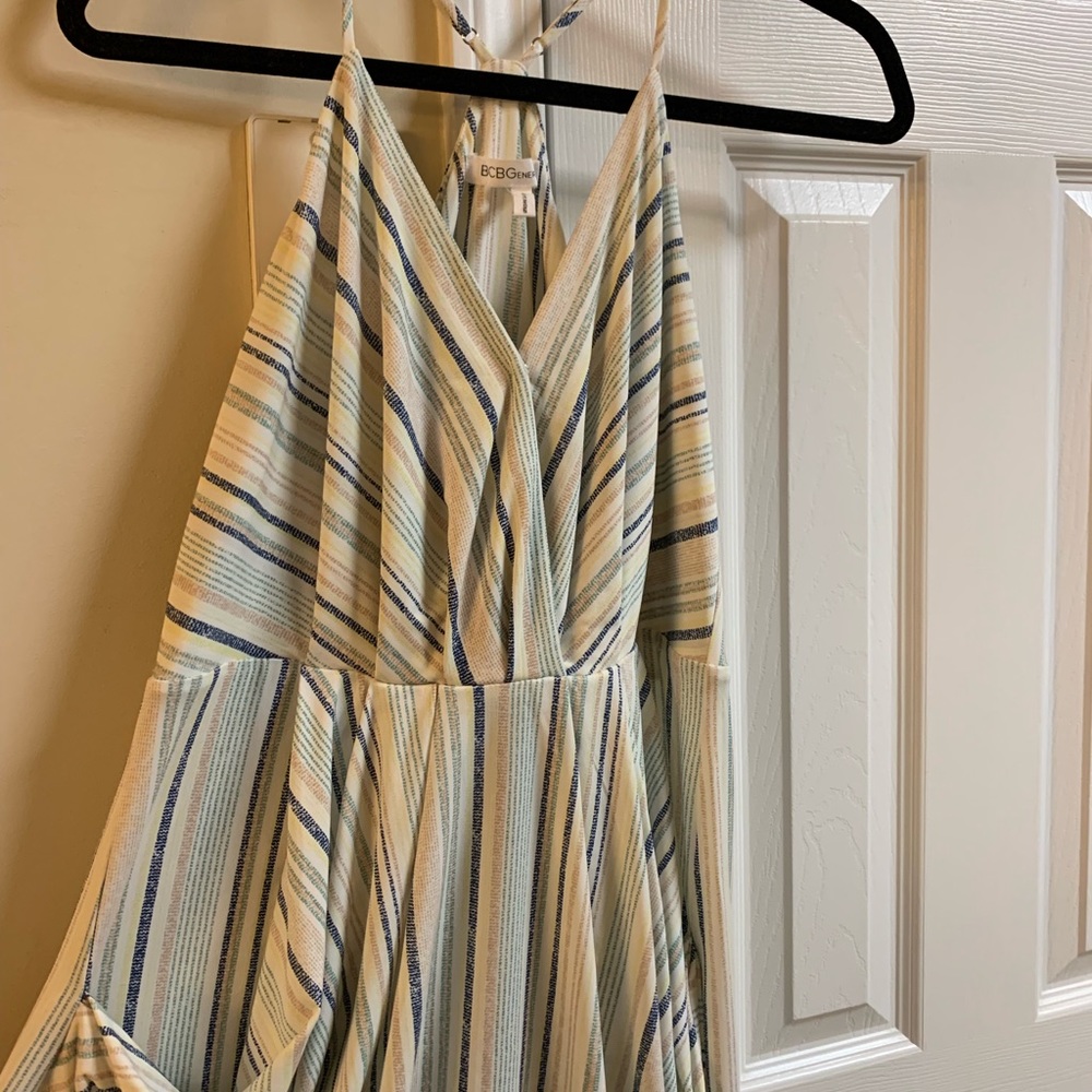 BCBG Dress flowing with large pockets size large